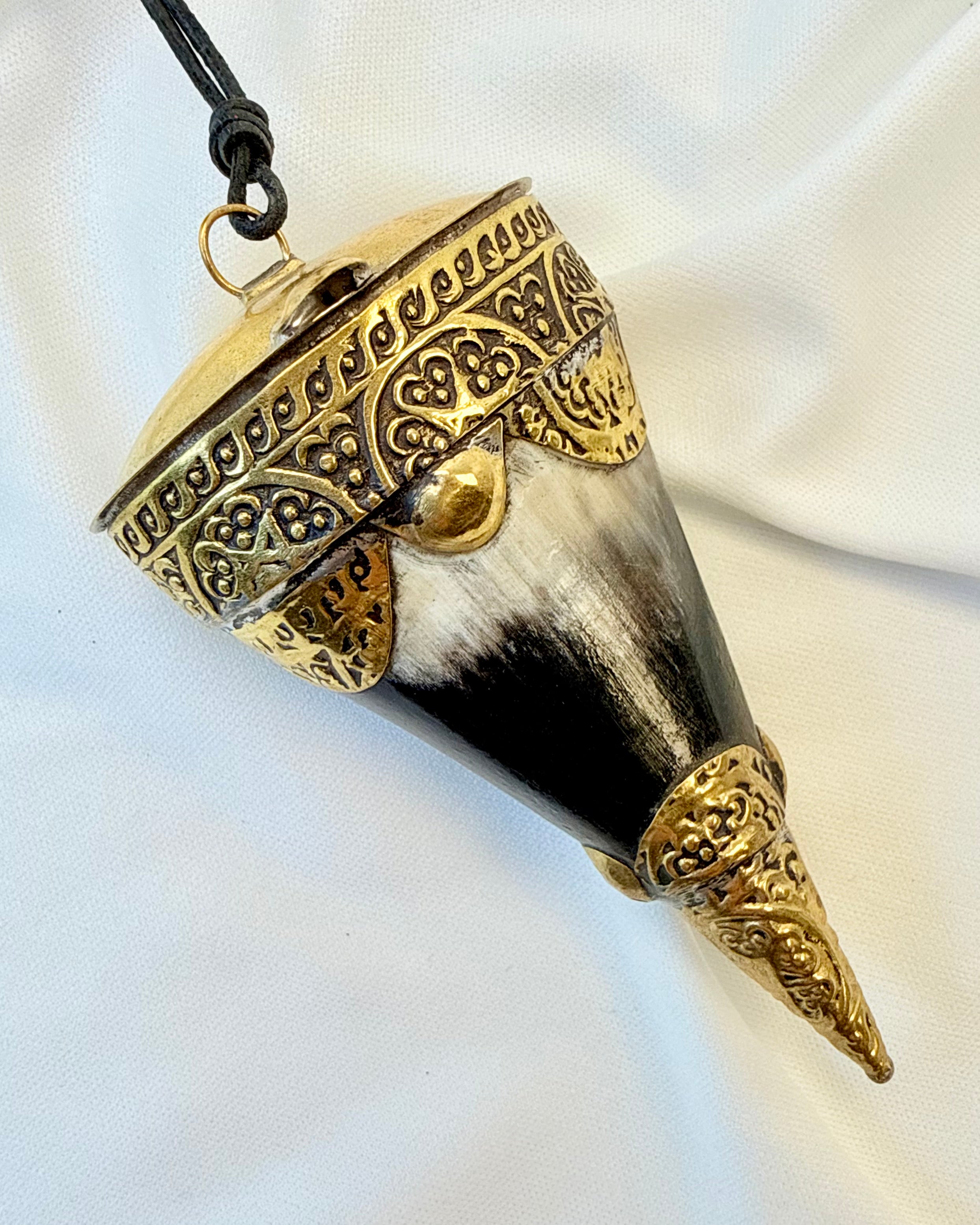TROLDKVINDENS VISDOM - AMULET